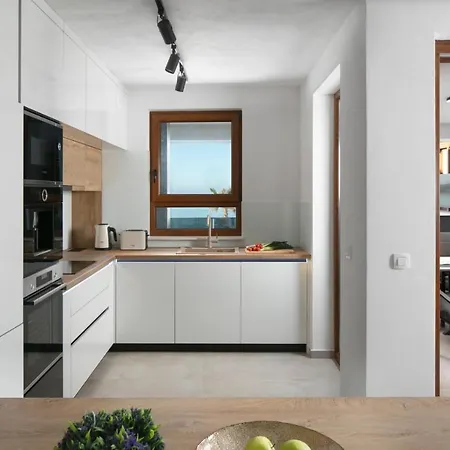 Apartment In With Sea View, Terrace, Air Conditioning, Wifi 5176-5